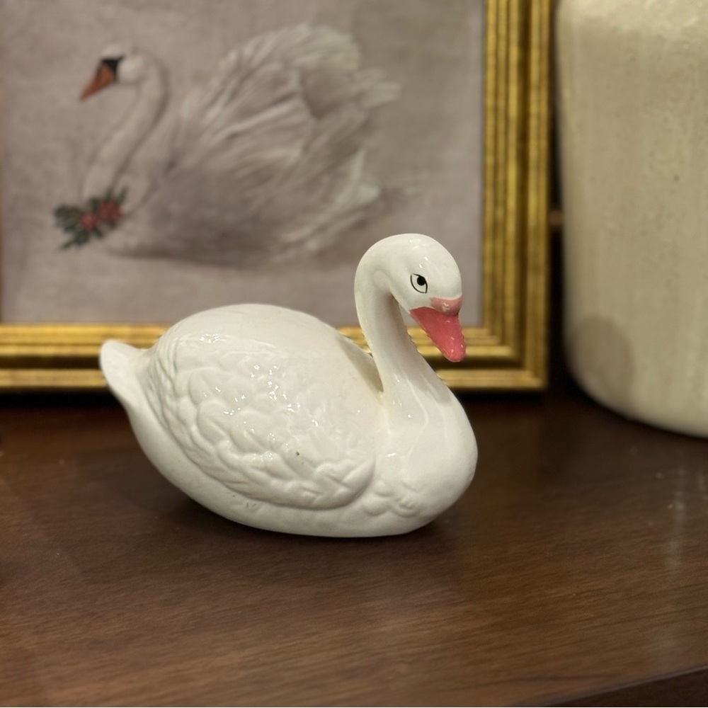 Vintage 1988 Trippie’s ceramic glazed swan figurine